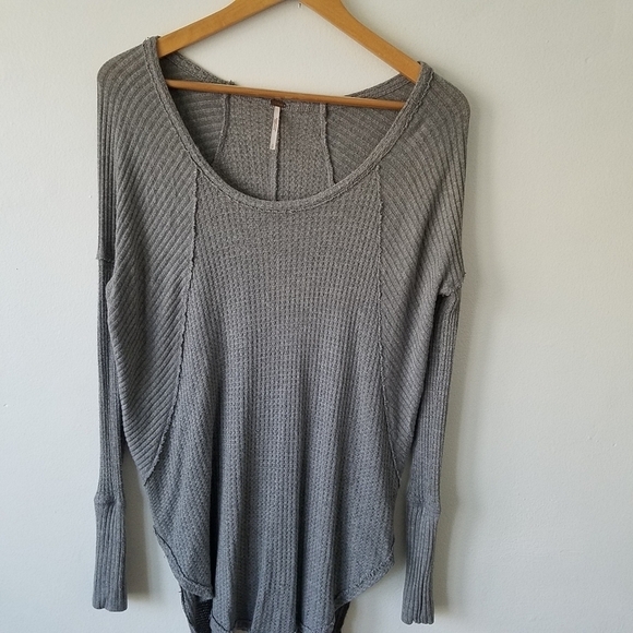 𝅺FREE People Grey Thermal Oversized Longsleeve Pull-over Slouchy Top Size Small - Picture 6 of 10